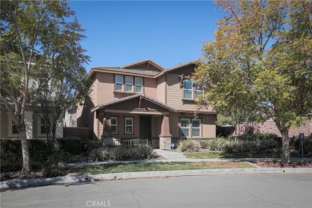 This spacious residence offers 4 bedrooms and 3 bathrooms, providing a comfortable and functional layout for modern living. Enjoy the open-concept floor plan filled with natural light, high ceilings, and seamless access to both the private backyard and attached double garage.
The modern kitchen features elegant quartz countertops, ample cabinetry, and a layout ideal for cooking and entertaining. The primary suite includes a spacious walk-in closet and a private en-suite bathroom. *Additional highlights include central A/C, in-unit laundry, and a low-maintenance backyard perfect for relaxation or gatherings. Conveniently located near top-rated schools, parks, shopping centers, and with easy access to major freeways — this home offers the ideal blend of comfort, style, and location.***Minimum 1-year lease*** No smoking. Small pets considered with additional deposit.
Landlord prefers applicants with excellent credit, solid rental history, and verifiable income.