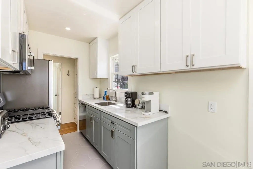 La Jolla, California 92037, United States, 4 Bedrooms Bedrooms, ,3 BathroomsBathrooms,Residential,Active,229435