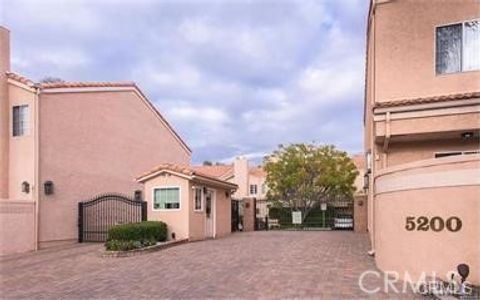 Photo of 5200 White Oak Avenue #36, Encino, CA 91316 (MLS # SR26059197)