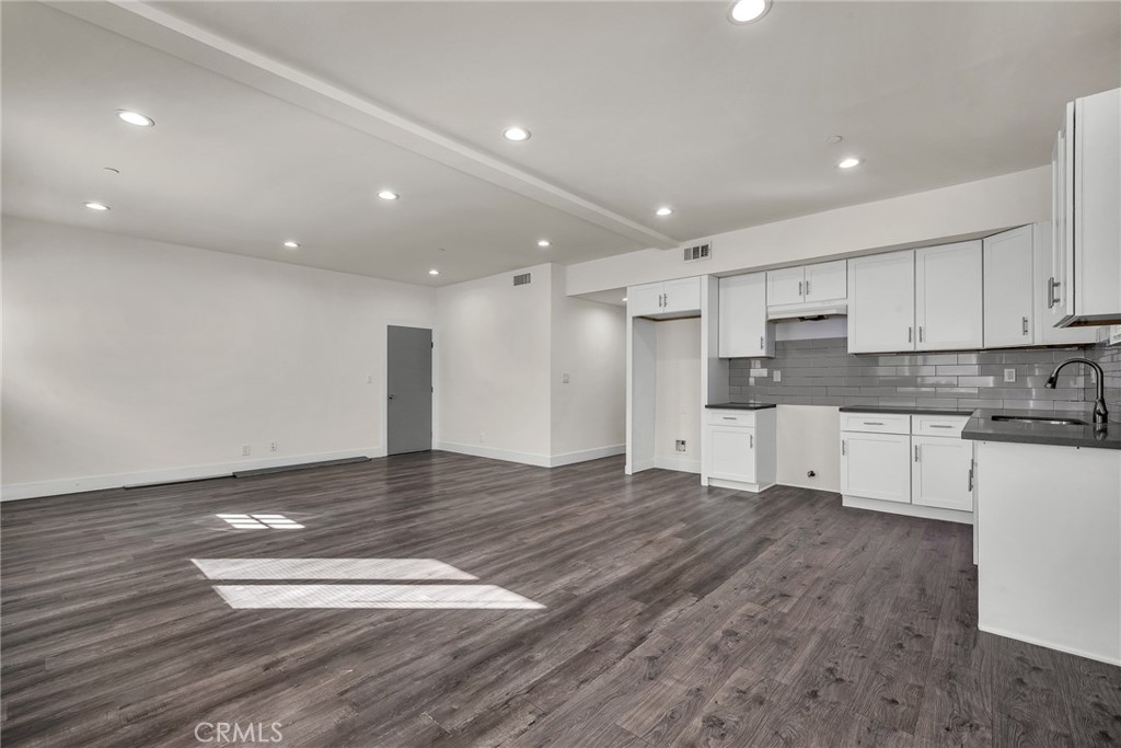 755 E 84th