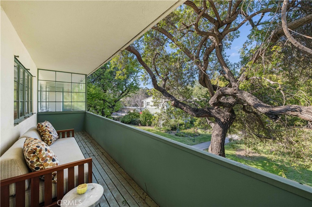 5150 1/2 Village Grn