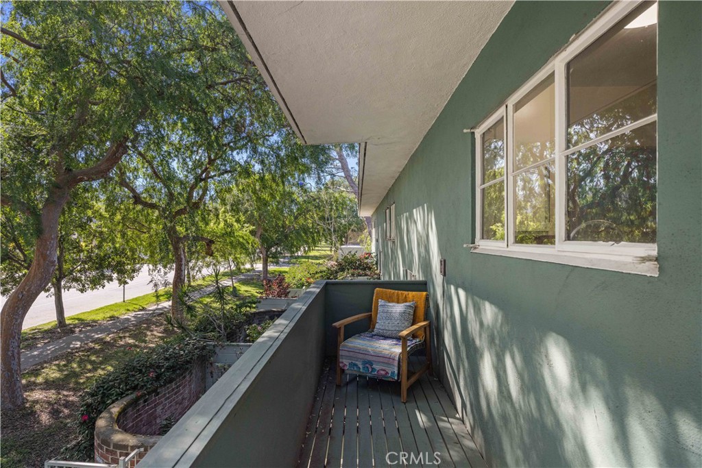 5150 1/2 Village Grn