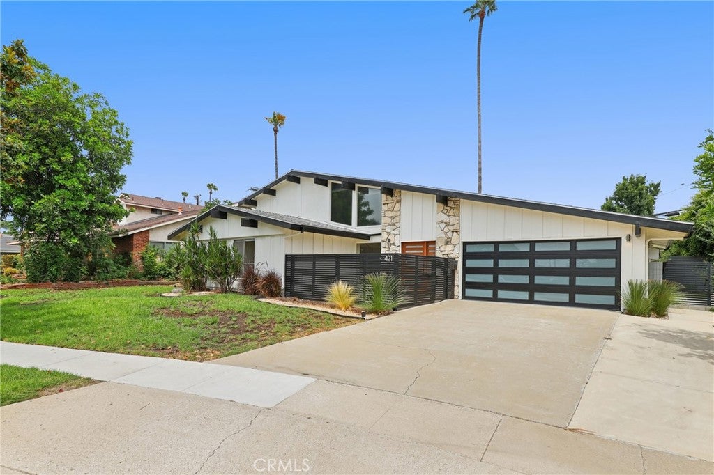421 Larry Lane