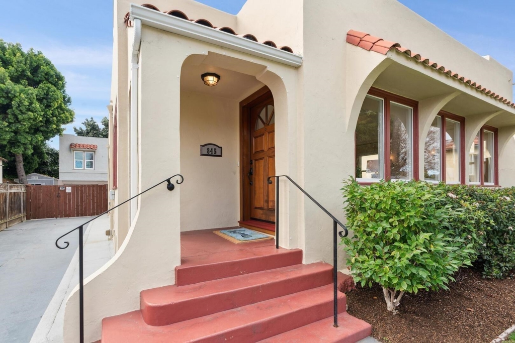 845 845 Woodland AVE