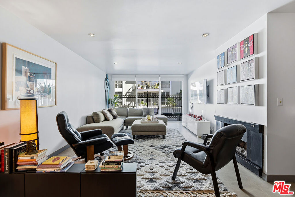 1351 N Crescent Heights Boulevard 116