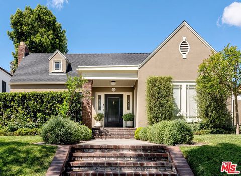 Photo of 101 N Arden Boulevard, Los Angeles, CA 90004 (MLS # 26733049)