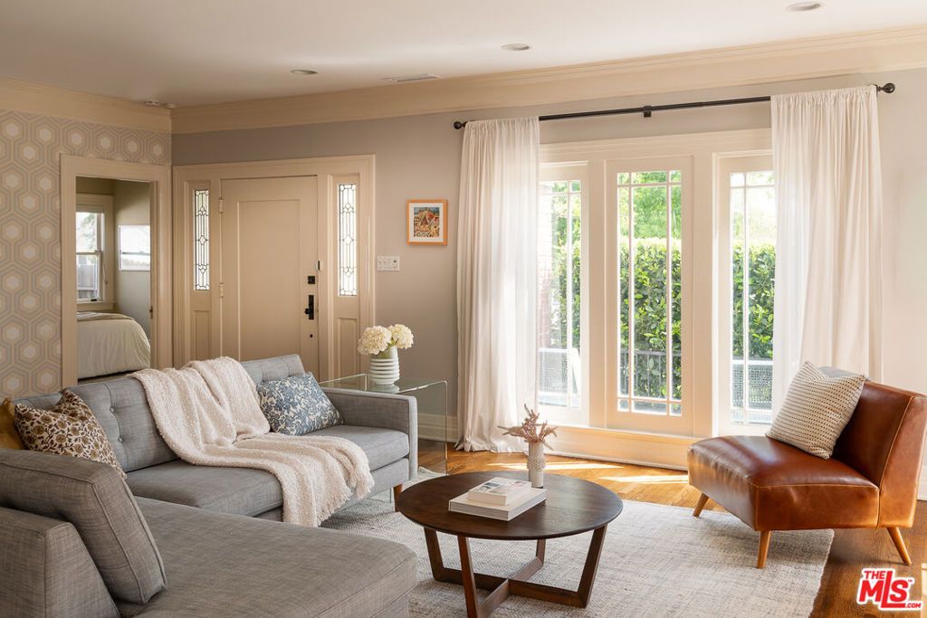 Photo of 101 N Arden Boulevard, Los Angeles, CA 90004 (MLS # 26733049)