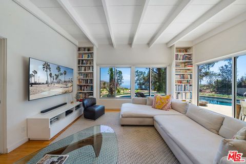 Photo of 20556 Little Rock Way, Malibu, CA 90265 (MLS # 25589891)