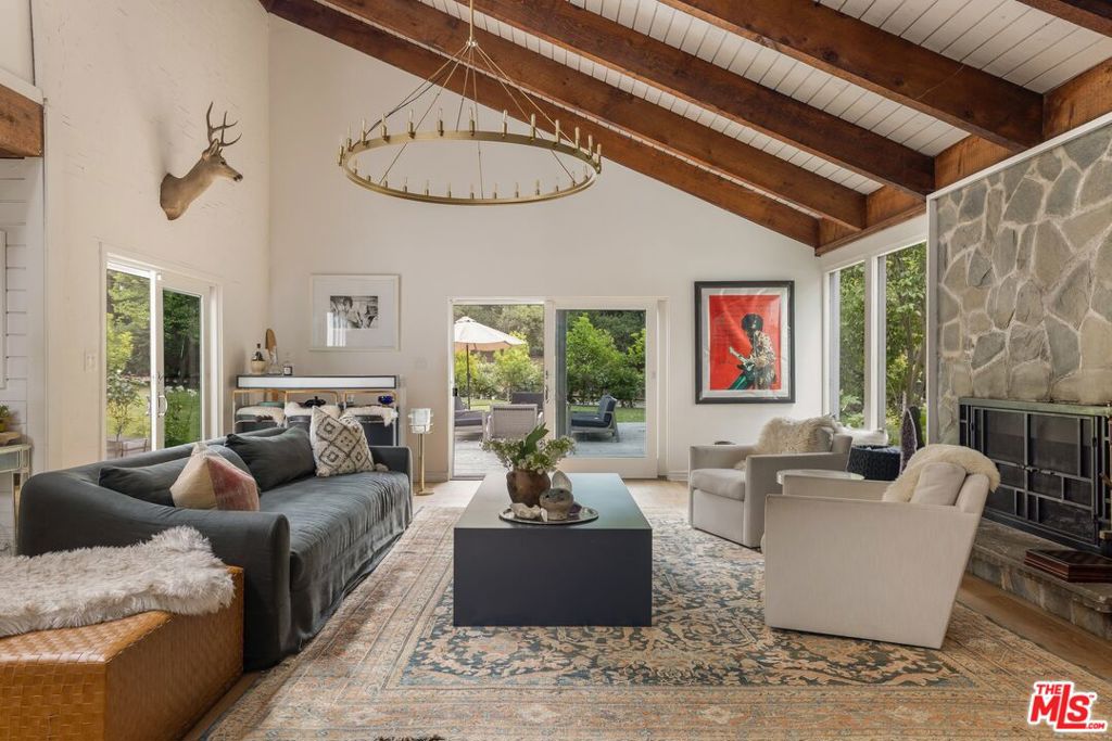 959 Crater Oak Drive