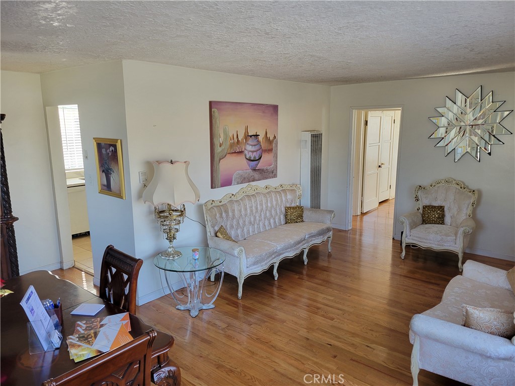 Properties 2 1220 E 121st