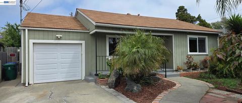 Photo of 1943 Regello Ct, San Pablo, CA 94806 (MLS # 41133269)