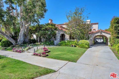 Photo of 1521 Midvale Avenue, Los Angeles, CA 90024 (MLS # 26854235)