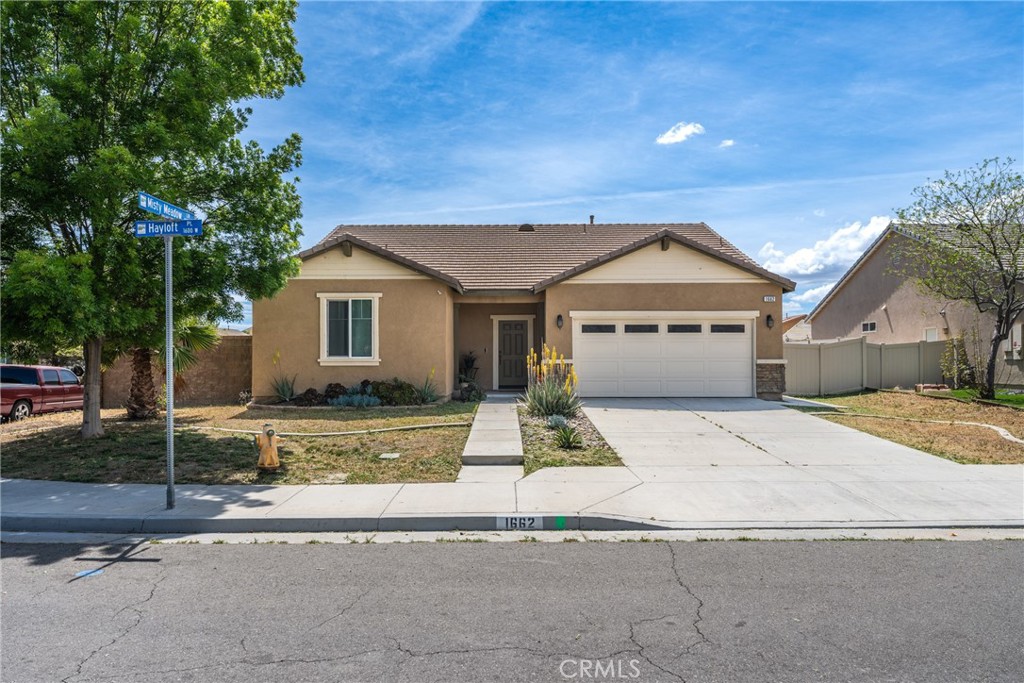 Photo 1 of 38 — 1662 Hayloft Place, San Jacinto, CA 92582