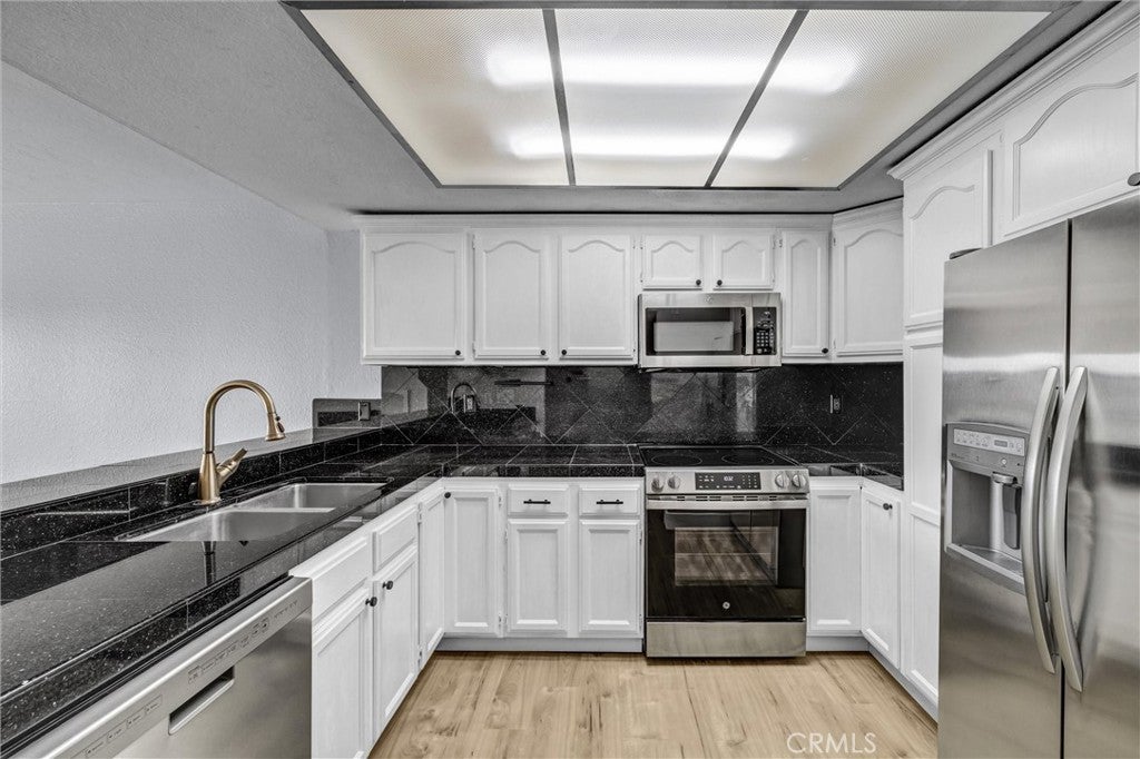 2207 Apricot, Irvine CA 92618 - Photo 10