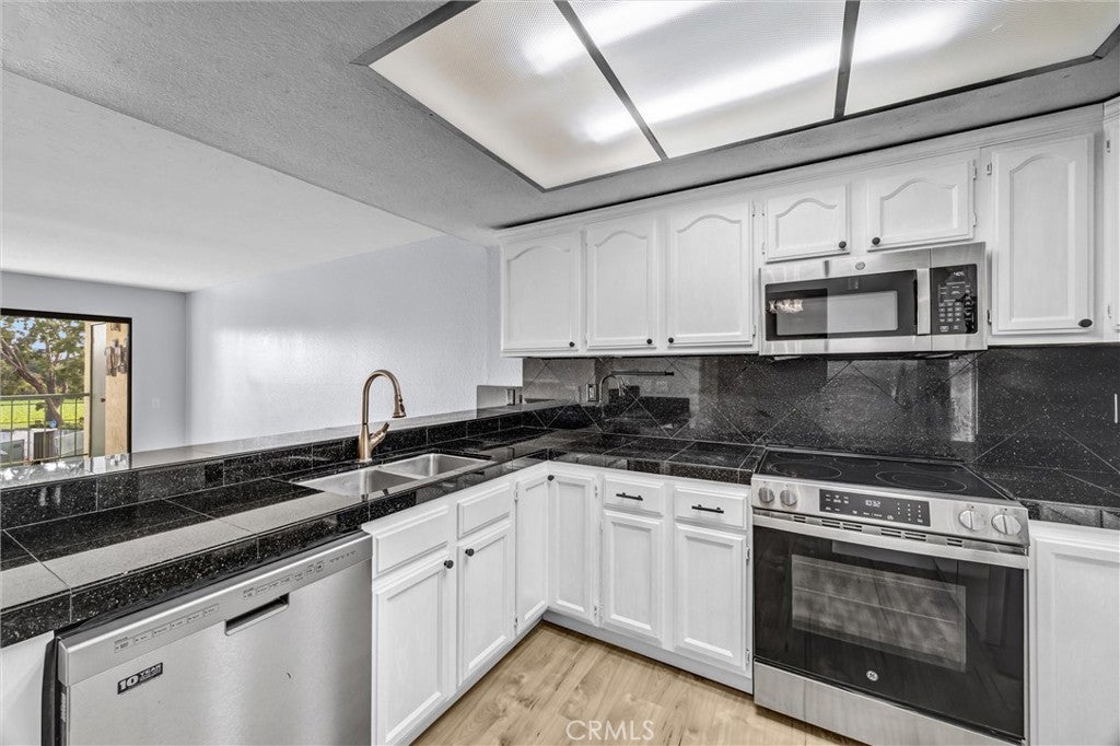 2207 Apricot, Irvine CA 92618 - Photo 11