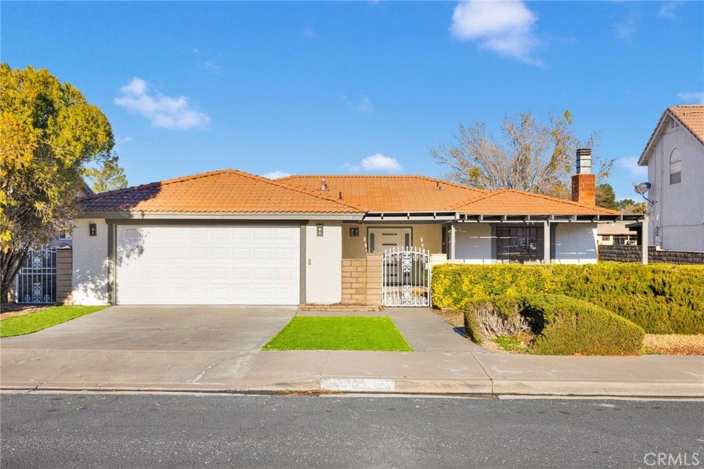 Photo of 15776 Candlewood Dr, Victorville, CA 92395 (MLS # IV26015323)