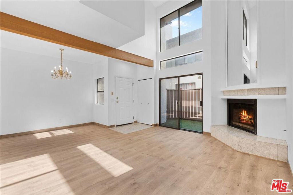 Photo of 6323 Reseda Boulevard #6, Tarzana, CA 91335 (MLS # 26733895)