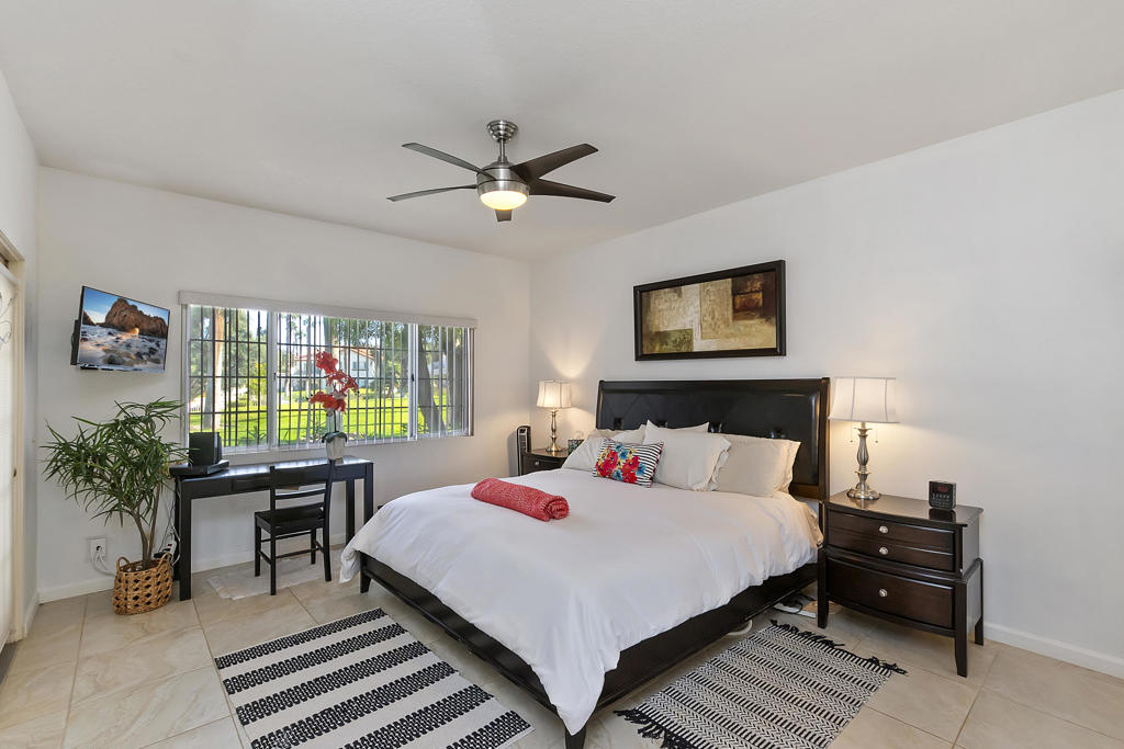 292 Vista Royale Circle W