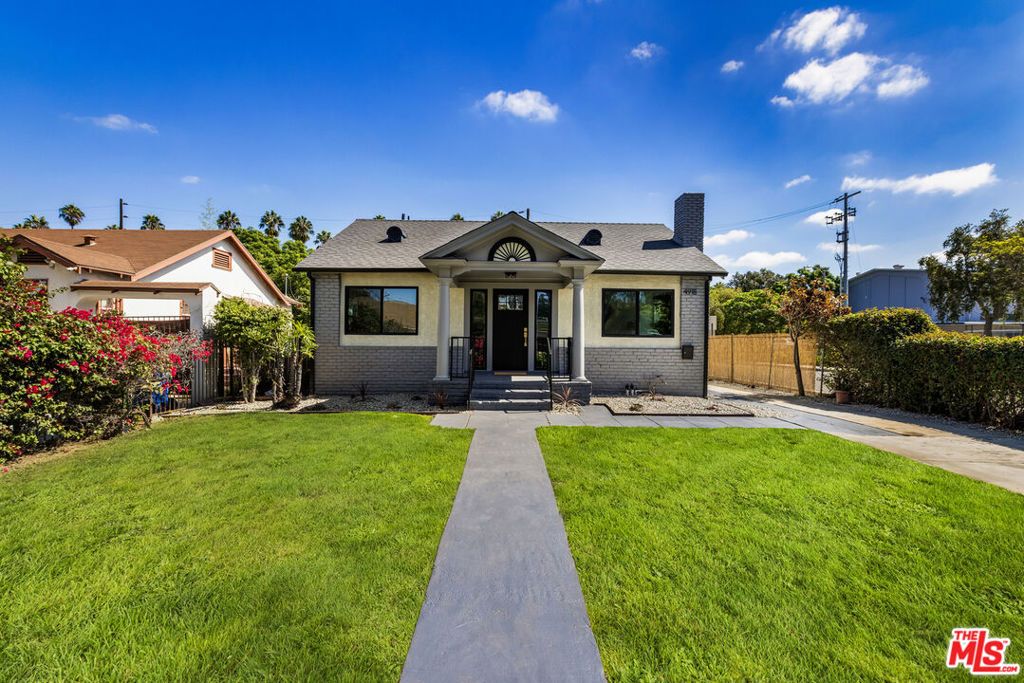 Photo of 4918 10th Avenue, Los Angeles, CA 90043 (MLS # 25619747)