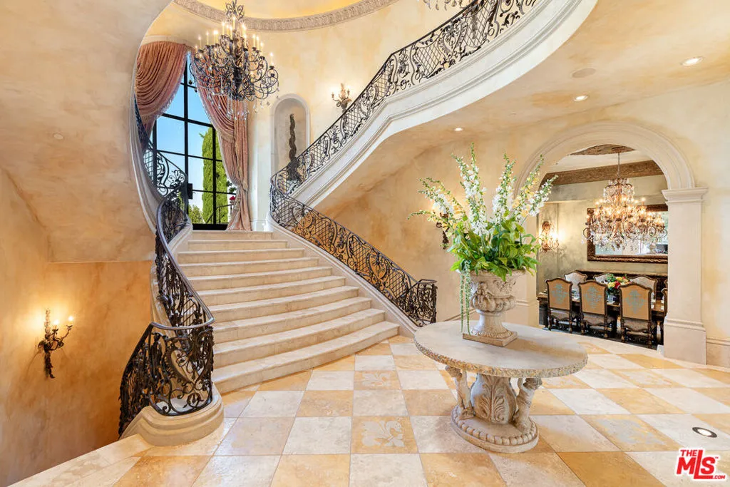 Calabasas, California 91302, United States, 7 Bedrooms Bedrooms, ,10 BathroomsBathrooms,Residential,Active,92764