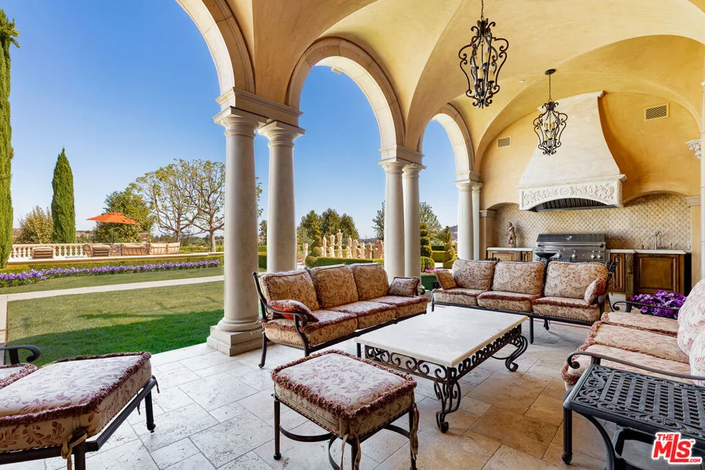 Calabasas, California 91302, United States, 7 Bedrooms Bedrooms, ,10 BathroomsBathrooms,Residential,Active,92764