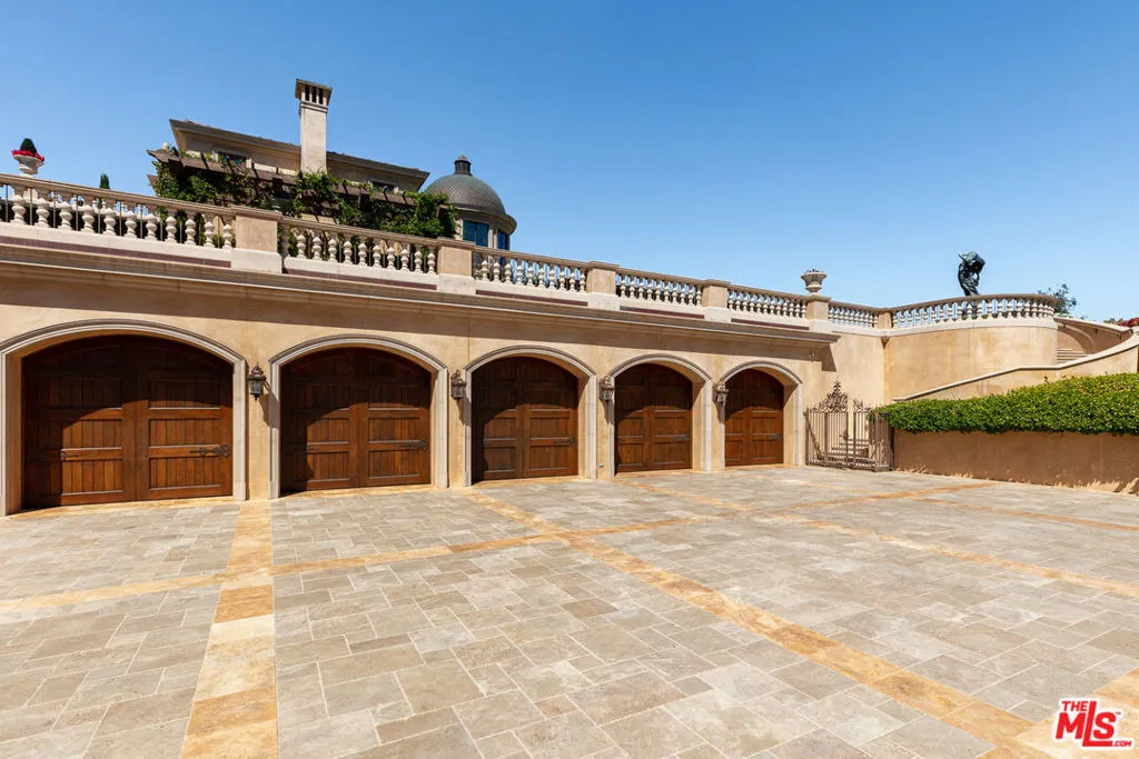 Calabasas, California 91302, United States, 7 Bedrooms Bedrooms, ,10 BathroomsBathrooms,Residential,Active,92764