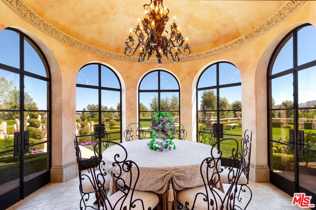 Calabasas, California 91302, United States, 7 Bedrooms Bedrooms, ,10 BathroomsBathrooms,Residential,Active,92764