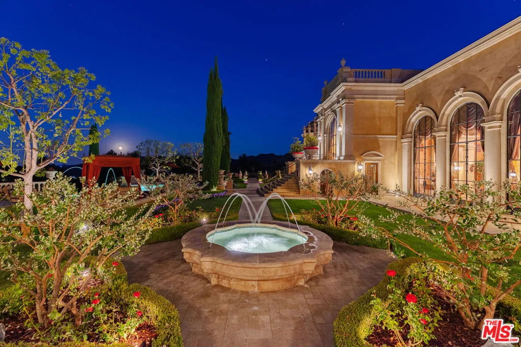 Calabasas, California 91302, United States, 7 Bedrooms Bedrooms, ,10 BathroomsBathrooms,Residential,Active,92764