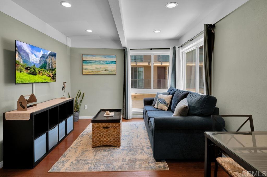 3764 Bayside Lane LN 4, San Diego CA 92109