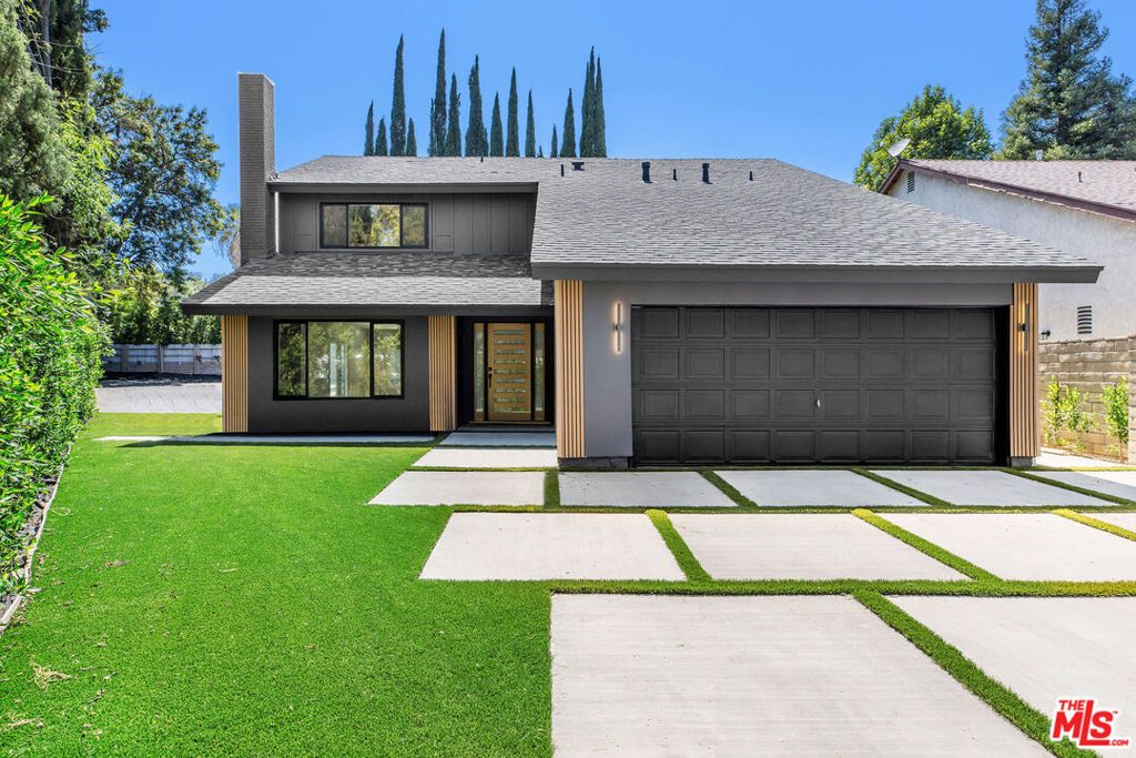 Photo of 22357 Welby Way, Woodland Hills, CA 91303 (MLS # 25562343)