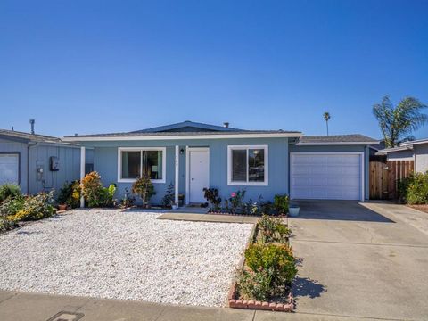 Photo of 569 Cedar Drive, Watsonville, CA 95076 (MLS # ML82037729)