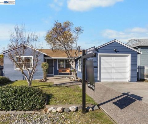 Photo of 2672 Watson St St, Castro Valley, CA 94546 (MLS # 41125203)