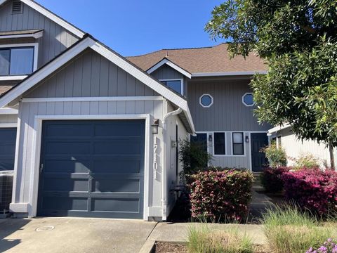 Photo of 17101 Creekside Circle, Morgan Hill, CA 95037 (MLS # ML82039938)