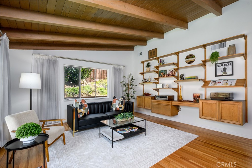 1421 Sierra Vista Drive