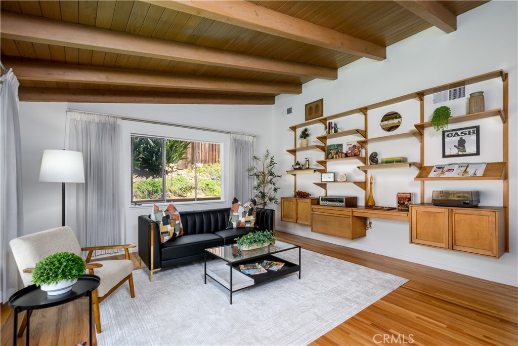 1421 Sierra Vista Drive