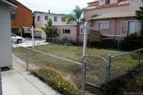 Photo of 821 Portsmouth Ct Ct, San Diego, CA 92109 (MLS # 250046380SD)