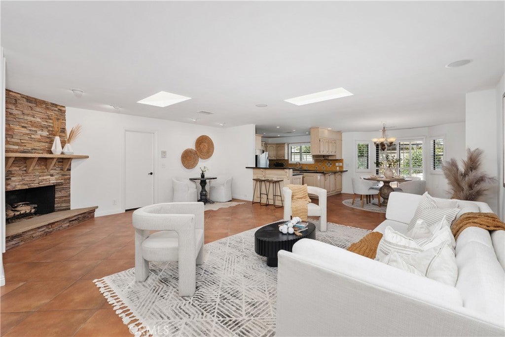 986 Post Road, Costa Mesa CA 92626 - Photo 14