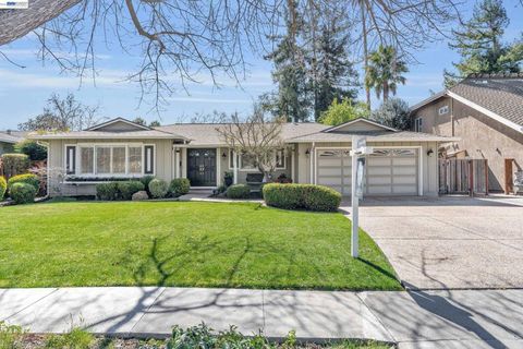 Photo of 2070 2070 Raven Rd Rd, Pleasanton, CA 94566 (MLS # 41126009)