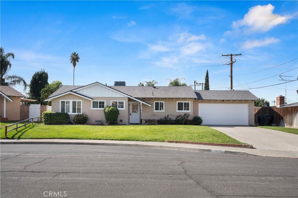 Photo of 3670 Upper Terrace Dr, Riverside, CA 92505 (MLS # IV25256679)
