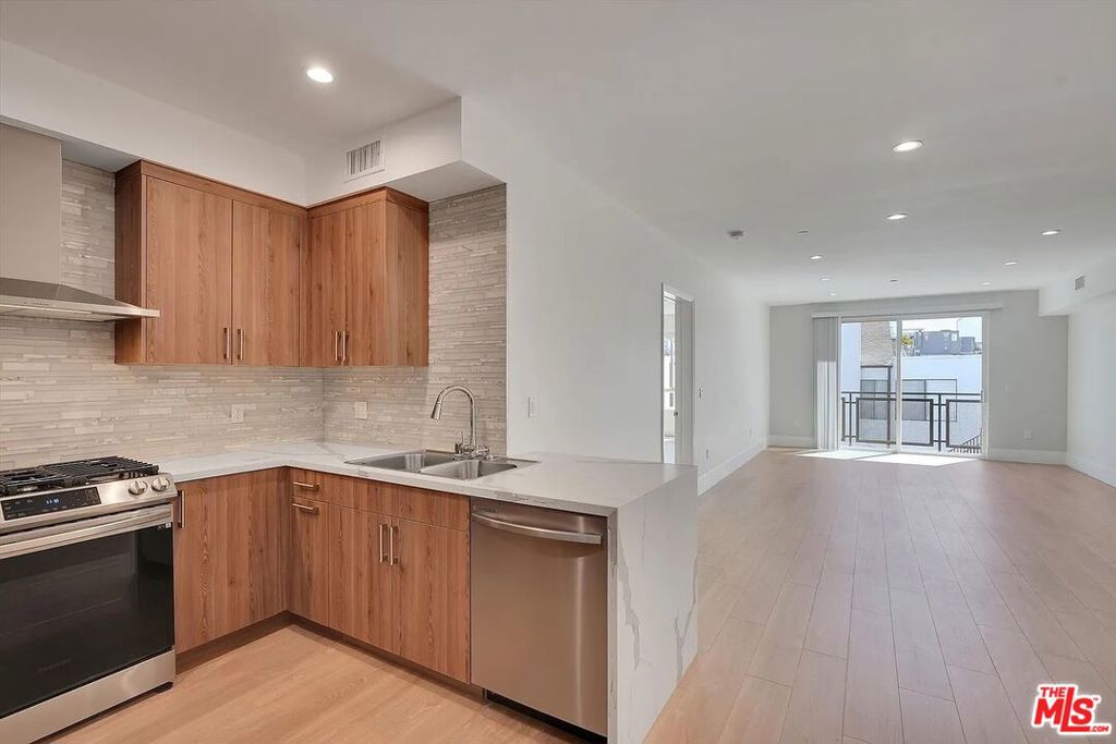 ** 1ST MONTH FREE PROMO - SEE FULL DESCRIPTION ** SECURED GARAGE ** PET FRIENDLY ** CENTRAL A/C ** IN-UNIT WASHER/DRYER ** GYM ACCESS ** Luxury Living in the Heart of Sherman Oaks Brand-New Multi-Unit ResidenceWelcome to 14419 Riverside Dr, Sherman Oaks, CA 91423, where modern luxury meets everyday convenience. This modern, meticulously designed multi-unit residence offers an exceptional selection of 1, 2, and 3-bedroom homes, each crafted to enhance your living experience. Inside, you'll find high-end finishes and premium fixtures that exude sophistication, along with open-concept layouts that maximize space and comfort. Every unit is equipped with state-of-the-art Samsung appliances, ensuring effortless daily living. Central AC provides year-round comfort, while assigned parking adds to the convenience. Ideally situated near major freeways, top-tier dining, shopping, and entertainment, this residence offers the perfect balance of accessibility and luxury. Whether you're exploring the vibrant local scene or unwinding in your beautifully appointed home, you'll love everything this prime location has to offer. Small and medium pets are welcome with a deposit. Don't miss your chance to experience the pinnacle of modern living in Sherman Oaks - schedule a tour today! ** 1ST MONTH FREE PROMO - PRICE SHOWN WITH 12 MONTH BUDGET SPREAD - BASE RENT $3,695 **