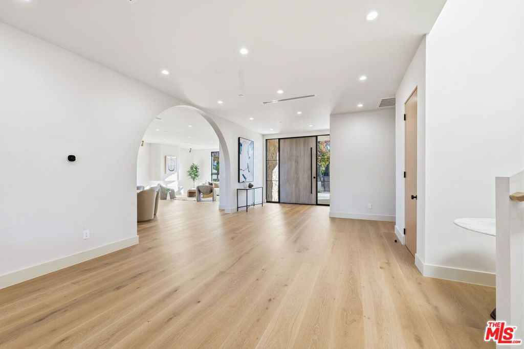 Photo of 16643 Addison Street, Encino, CA 91436 (MLS # 25623773)