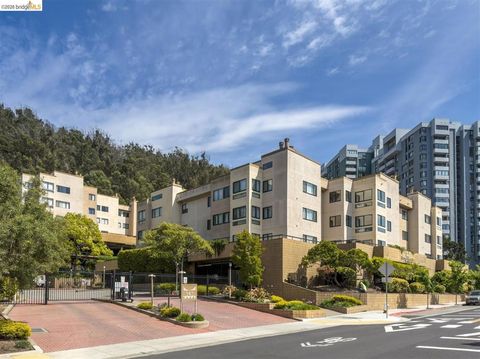 Photo of 545 Pierce St St #1306, Albany, CA 94706 (MLS # 41129025)