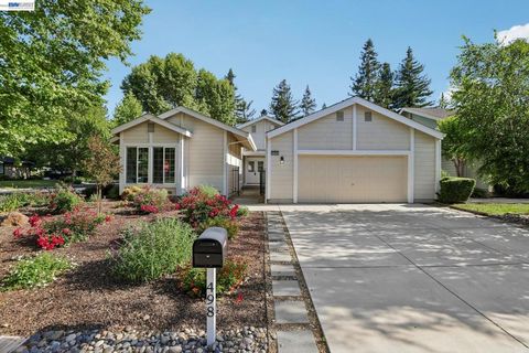 Photo of 498 Freitas Rd Rd, Danville, CA 94526 (MLS # 41135219)