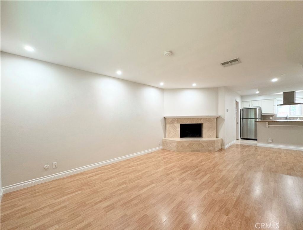 Photo of 22103 Oxnard Street, Woodland Hills, CA 91367 (MLS # SR25217111)