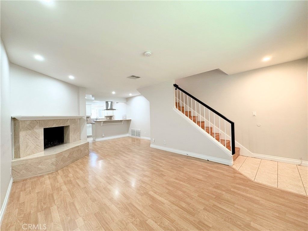 Photo of 22103 Oxnard Street, Woodland Hills, CA 91367 (MLS # SR25217111)