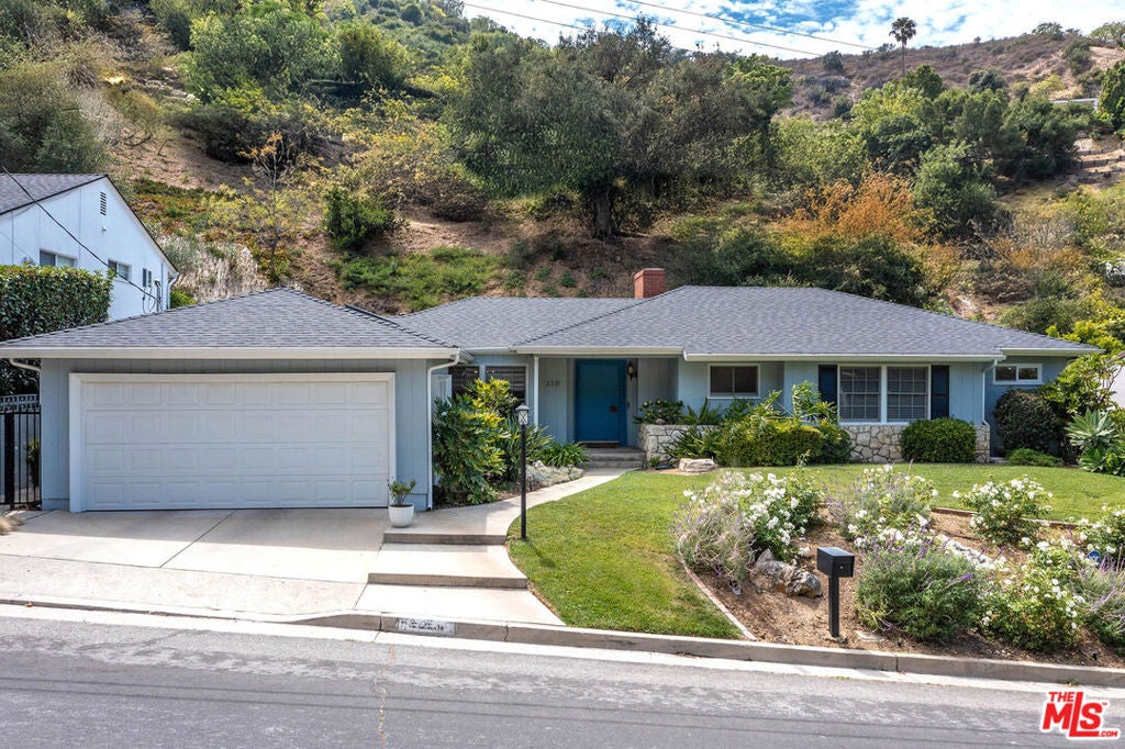 3331 Longridge Avenue