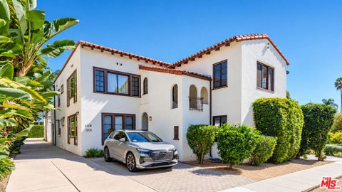 Photo of 1206 N Orange Grove Avenue, Los Angeles, CA 90046 (MLS # 26101926)
