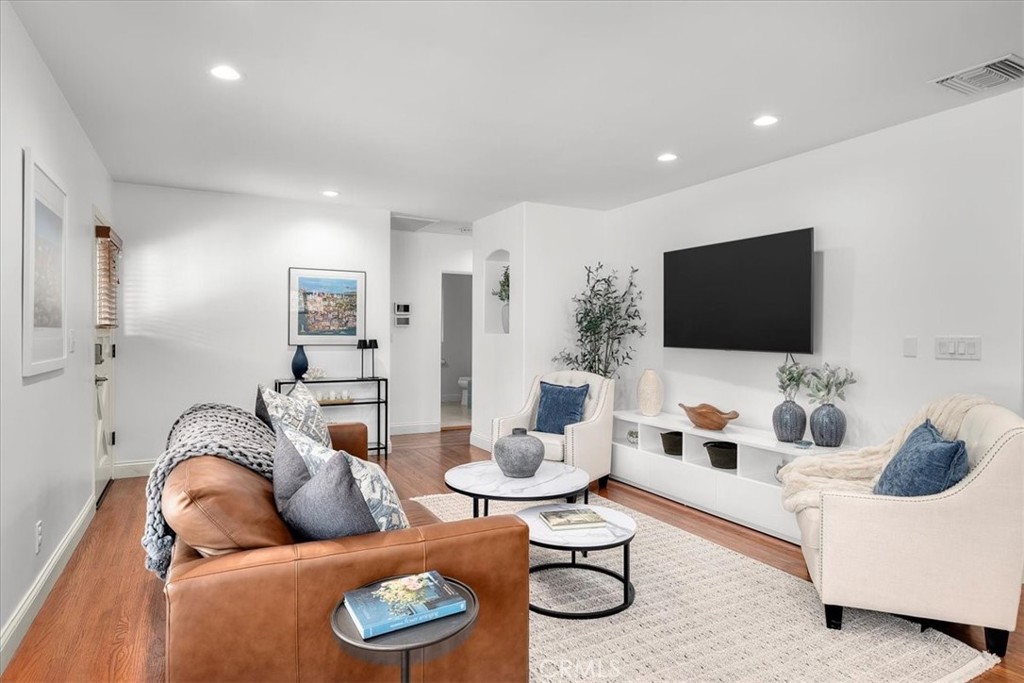 2305 Via Rivera