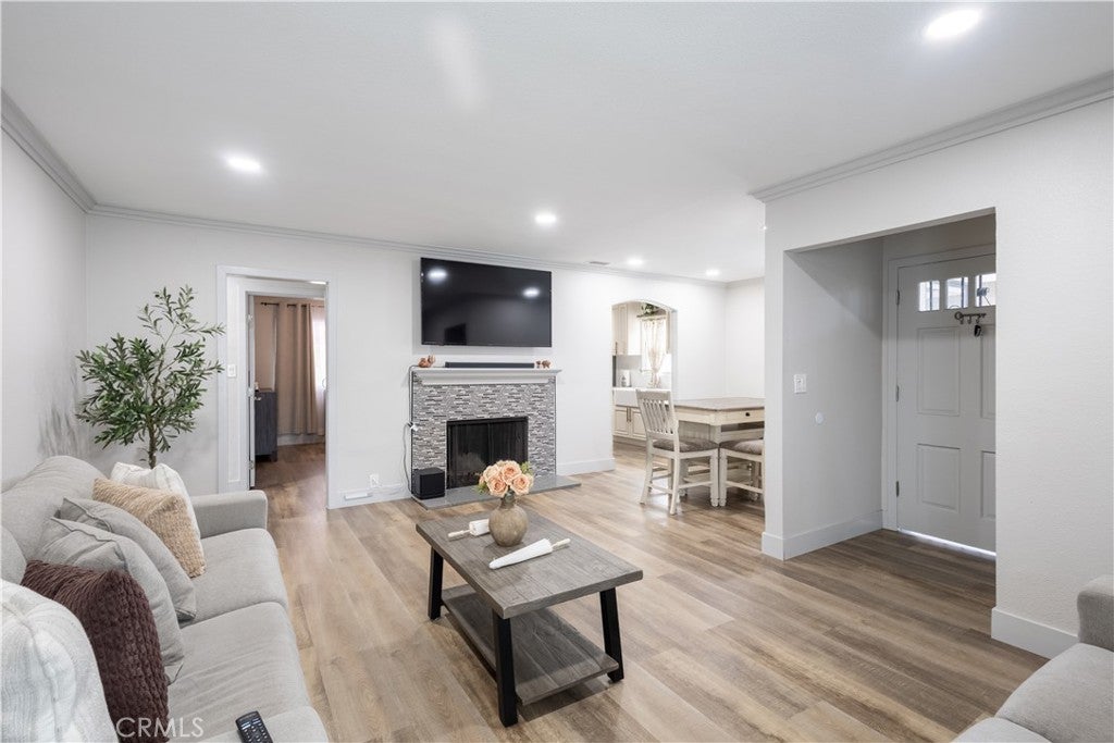 2121 Valencia