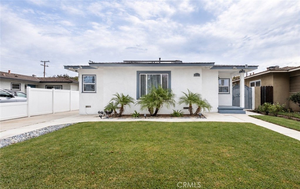 Photo of 2121 Valencia ST, Santa Ana, CA 92706 (MLS # IV26219660)